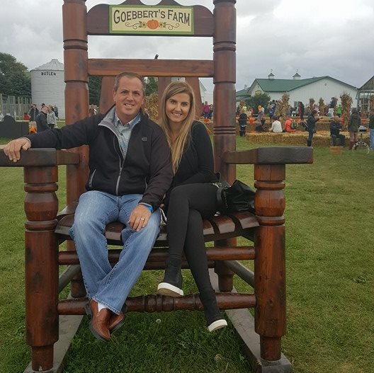 shawn-and-agnes-in-big-chair-x