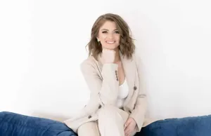 rachel-full-pose rachel-full-pose
