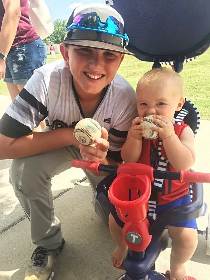 randy-boys-with-baseballs