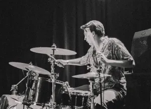 brandon-performing-live-black-and-white brandon-performing-live-black-and-white