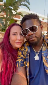 taraina-with-husband-selfie