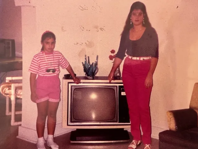 rojas-girls-with-television