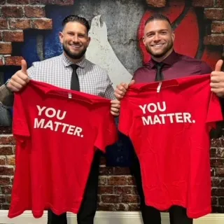 colleagues-with-slogan