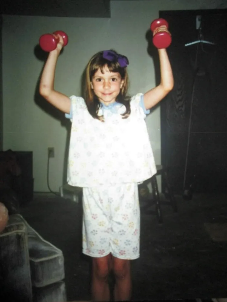 nicole-lifting-weights
