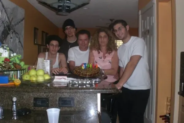 shai-and-family-2