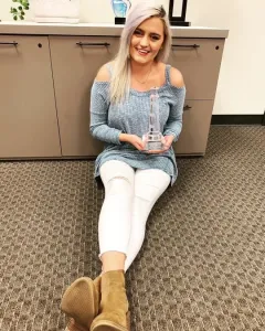 lindsey-with-trophy