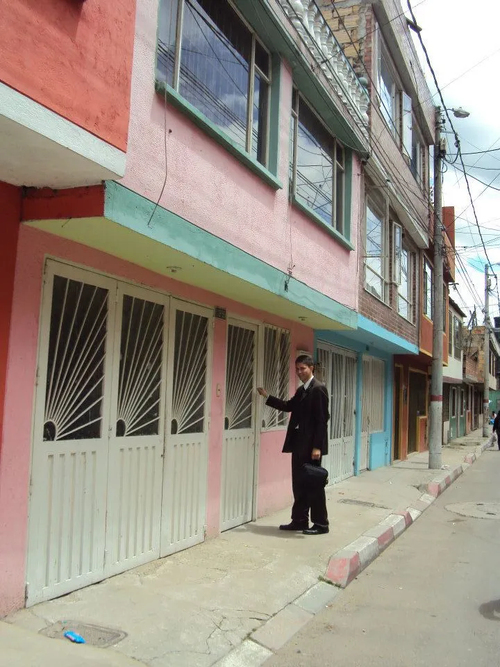 Knocking doors as a missionary in Colombia
