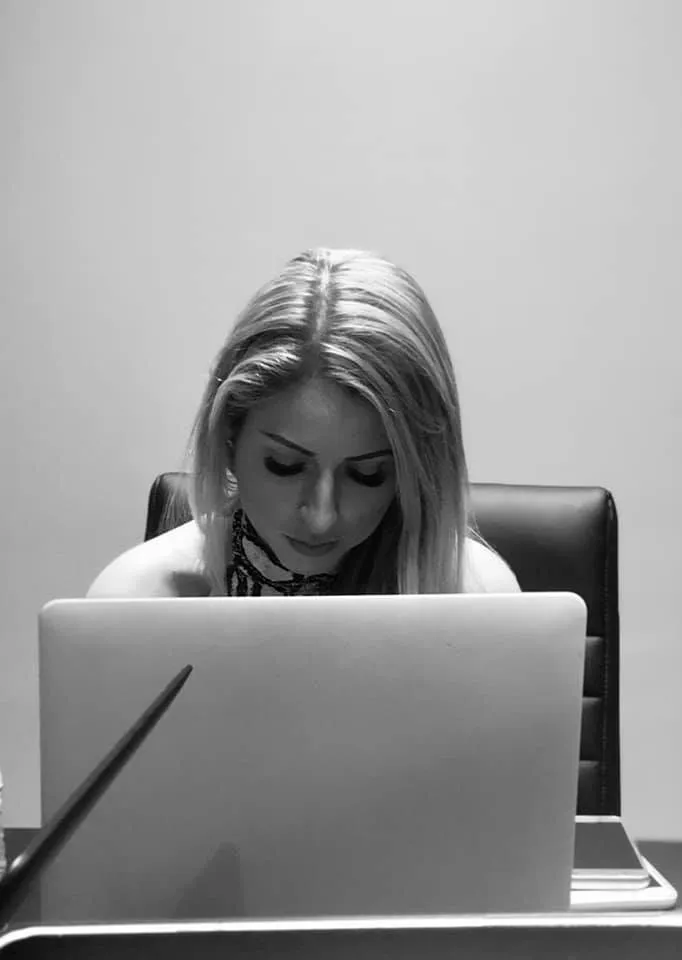 yasmine-working