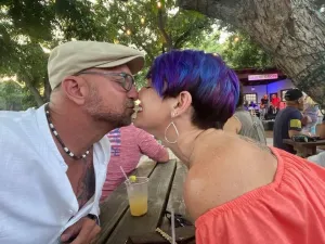 kissing-jayme